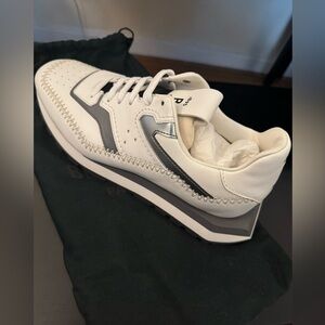 Unworn Berluti Fly White Size 8